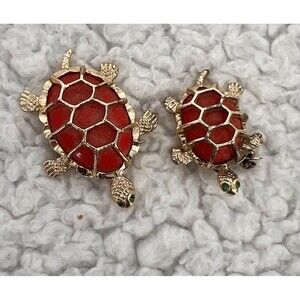 Set Of 2 Gold Tone Gerry’s Turtle Brooches Lapel Hat Pin W/ Red Belly